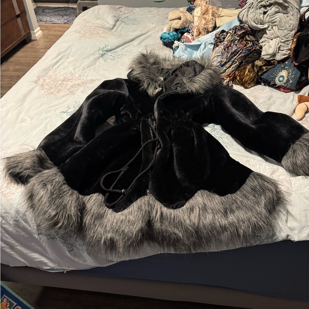 Elegant Black Pea Coat with Faux Fur Trim